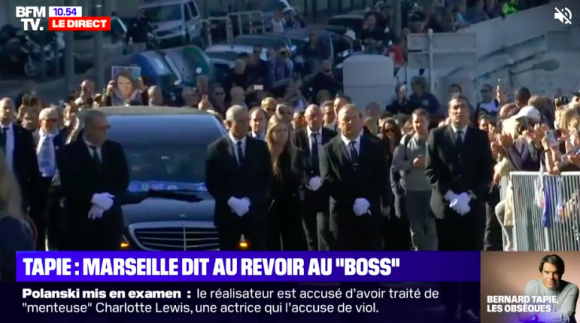 Procession du cercueil de Bernard Tapie du Vieux-Port vers la cathédrale de la Major ce 8 octobre 2021 pour les obsèques de l'homme d'affaires et de politique.