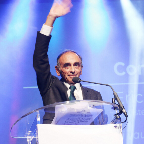 Le polémiste Eric Zemmour participe à la réunion "La Journée des Conservateurs" organisée pour discuter de la place de la droite dans les débats politiques à Asnières le 26 septembre 2021. © Panoramic / Bestimage