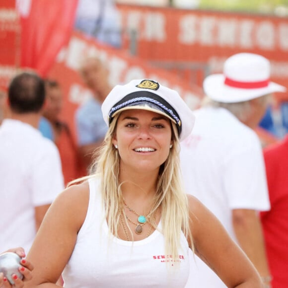 Patrick Bruel, Sophie Tapie et guest - Tournoi de pétanque des célébrités organisé par la maison Sénéquier sur la place des Lices à Saint-Tropez le 19 août 2016.