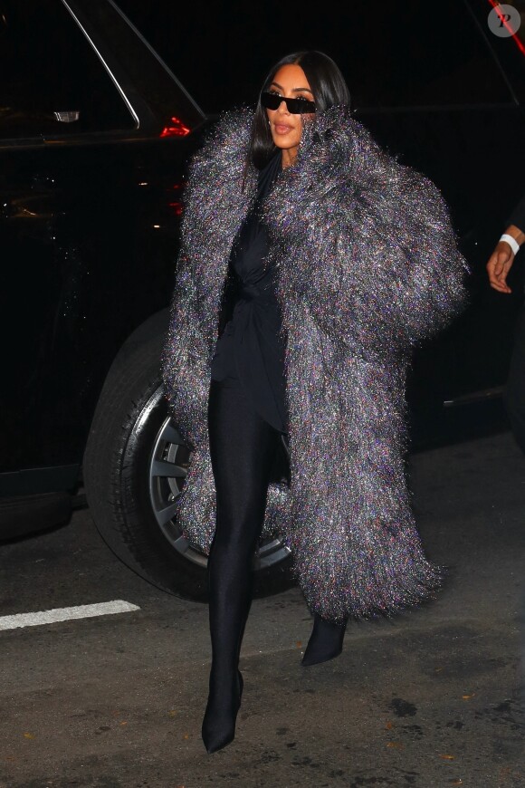 Kim Kardashian est allée dîner avec les membres du casting de l'émission "Saturday Night Live" (SNL) au restaurant Lattanzi Cucina Italiana à New York juste après les répétitions, le 5 octobre 2021. Kim va apparaître pour la première fois dans l'émission le 9 octobre prochain. 