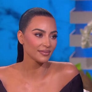 Kim Kardashian sur le plateau de l'émission "The Ellen DeGeneres Show" le 18 septembre 2021.