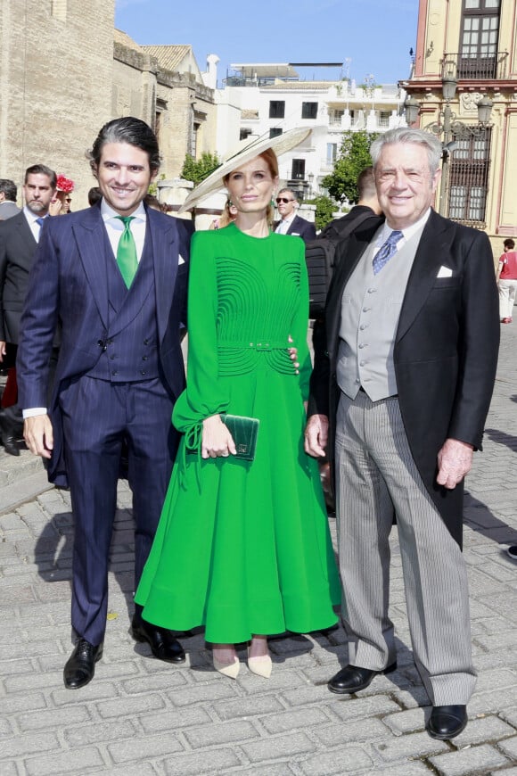 Julián Porras-Figueroa, Olivia de Borbón et le duc de Seville - Mariage de Francisco de Borbón : le fils du duc de Séville s'est marié à Séville avec Sophie Karoly en la cathédrale Notre-Dame du Siège le 9 octobre 2021.