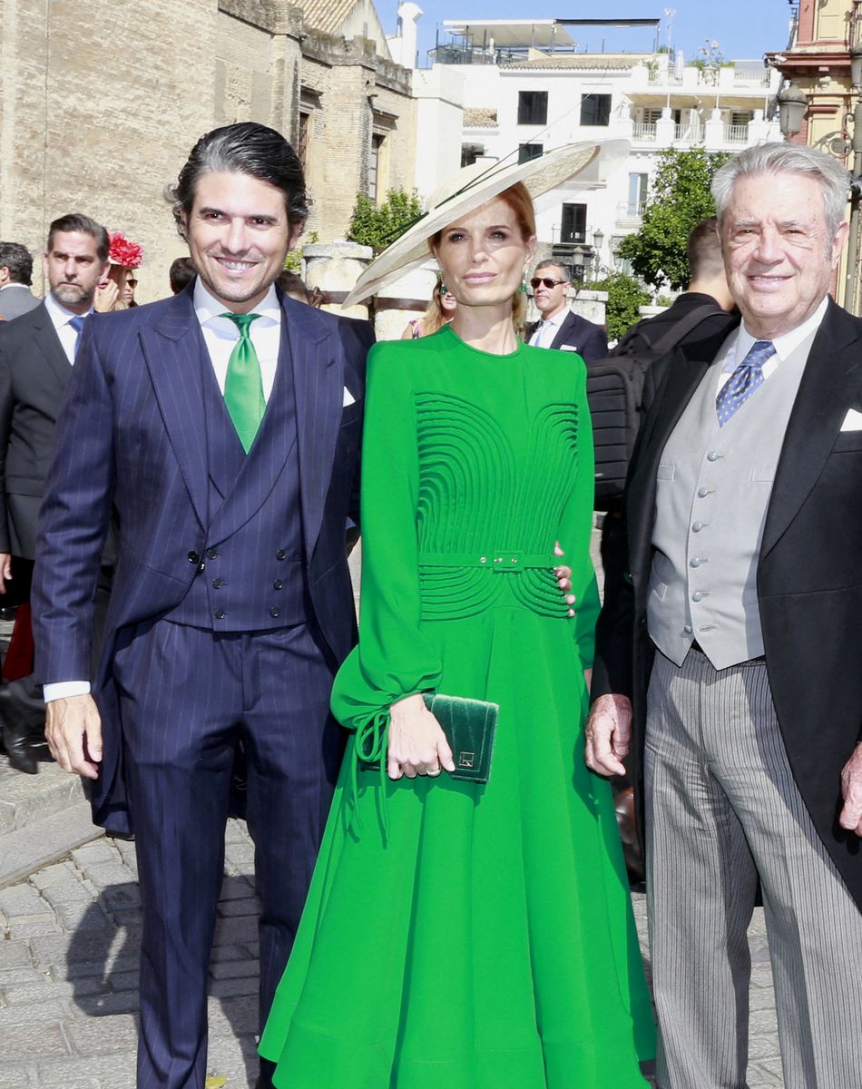 Julián Porras-Figueroa, Olivia de Borbón et le duc de Seville - Mariage de Francisco de Borbón : le fils du duc de Séville s'est marié à Séville avec Sophie Karoly en la cathédrale Notre-Dame du Siège le 9 octobre 2021.