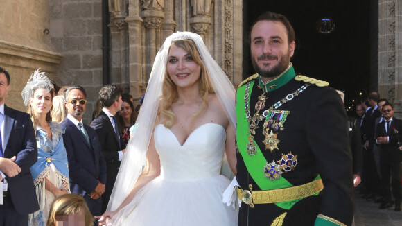 Mariage de Francisco de Borbón, futur duc de Séville : Sophie Karoly en robe meringue à la cathédrale