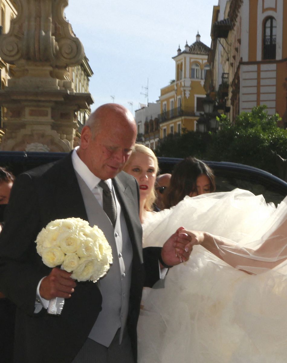 Mariage de Francisco de Borbón : le fils du duc de Séville s'est marié à Séville avec Sophie Karoly en la cathédrale Notre-Dame du Siège le 9 octobre 2021.