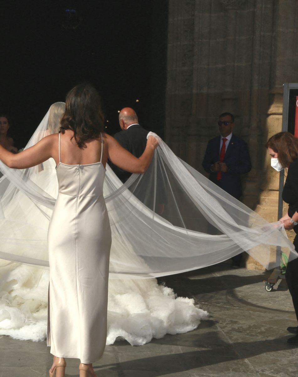 Mariage de Francisco de Borbón : le fils du duc de Séville s'est marié à Séville avec Sophie Karoly en la cathédrale Notre-Dame du Siège le 9 octobre 2021.