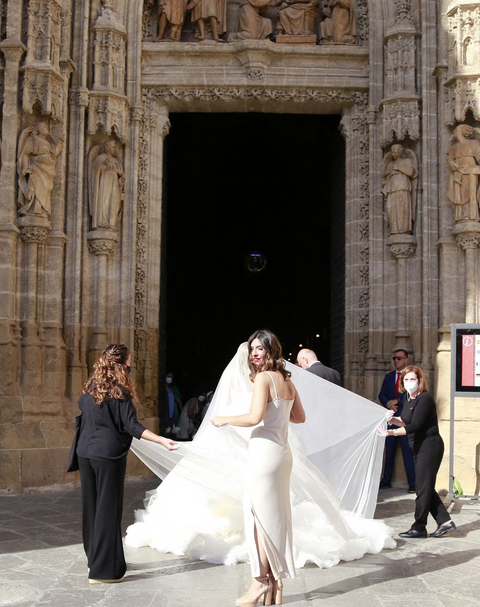 Mariage de Francisco de Borbón : le fils du duc de Séville s'est marié à Séville avec Sophie Karoly en la cathédrale Notre-Dame du Siège le 9 octobre 2021.
