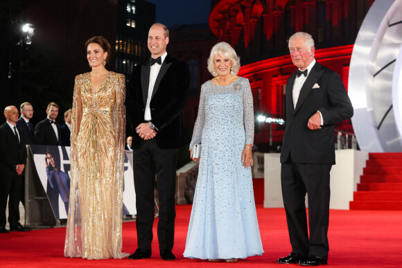 Catherine Kate Middleton, duchesse de Cambridge, Le prince William, duc de Cambridge, Le prince Charles, prince de Galles, Camilla Parker Bowles, duchesse de Cornouailles - Avant-première mondiale du film "James Bond - Mourir peut attendre (No Time to Die)" au Royal Albert Hall à Londres le 28 septembre 2021.