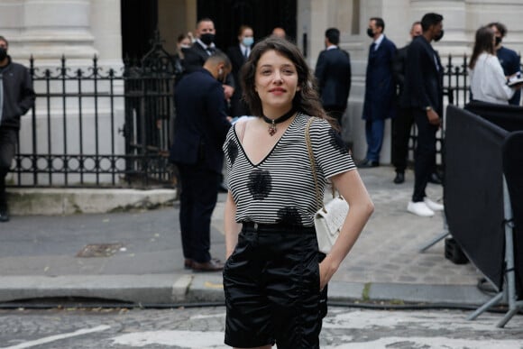Zoé Adjani - Sorties du 2e défilé Chanel Haute-Couture Automne-Hiver 2021/22 au musée Galliera à Paris, le 6 juillet 2021. © Clovis-Veeren/Bestimage