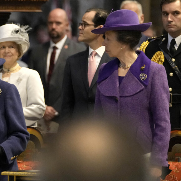 La reine Elisabeth II d'Angleterre et la princesse Anne au service d'action de grâce à l'abbaye de Westminster pour marquer le centenaire de la Royal British Legion, à Londres, Royaume Uni, le 12 octobre 2021. 