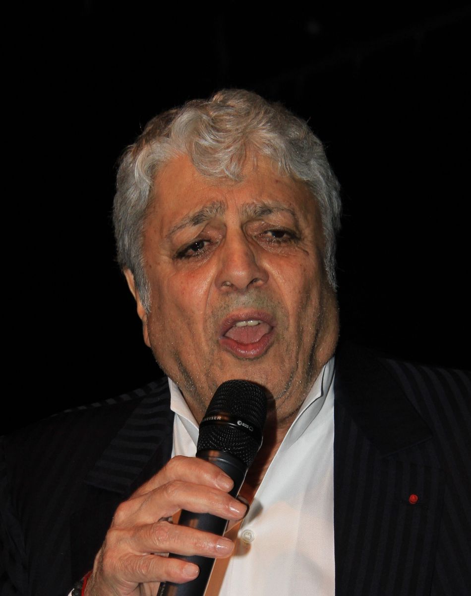 Exclusif - Enrico Macias lors d'un concert exceptionnel au profit de l'association Lehosheet Yad à l'espace Rachi-Guy de Rothschild à Paris, France, le 16 janvier 2020. L'association Lehosheet Yad accompagne et soutient les enfants et leurs familles dans la lutte contre le cancer. © Philippe Baldini/Bestimage