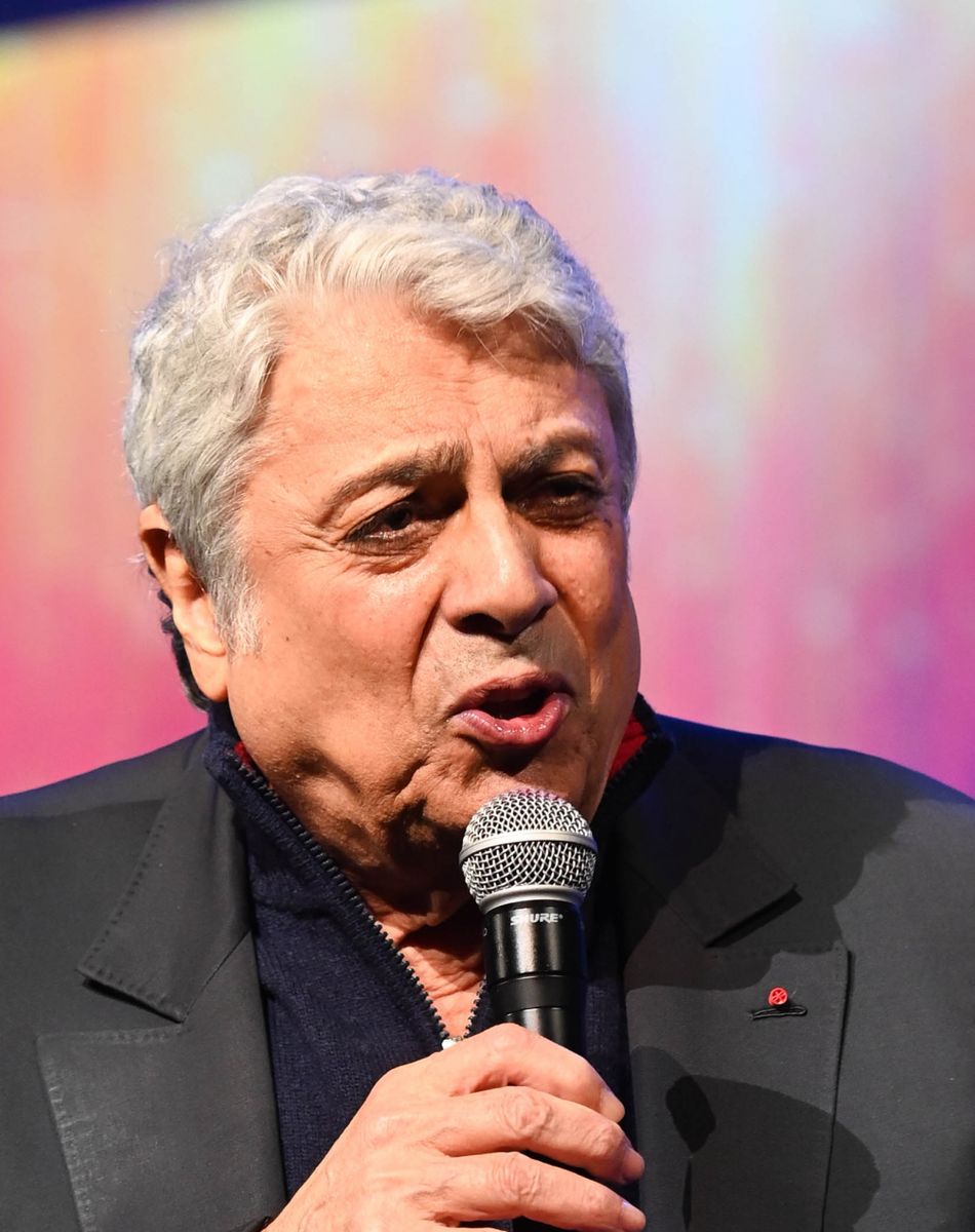 Exclusif - Enrico Macias - Grande Soirée de la Solidarité Tsédaka 2019 au Palais des Congrès à Paris. Cette campagne caritative annuelle soutient 180 programmes de solidarité en France, à travers 90 associations sociales, parmi lesquelles des maisons d'enfants, des épiceries sociales, des structures d'accueil de jeunes handicapés, des centres de jour pour personnes atteintes de maladies neurodégénératives... Le 16 décembre 2019 © Coadic Guirec / Bestimage