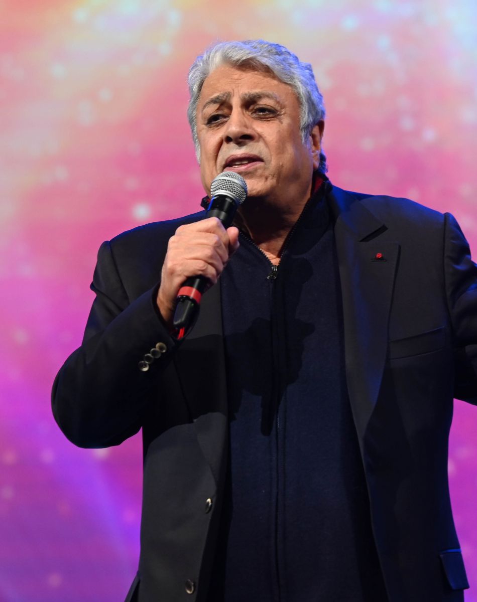 Exclusif - Enrico Macias - Grande Soirée de la Solidarité Tsédaka 2019 au Palais des Congrès à Paris. Cette campagne caritative annuelle soutient 180 programmes de solidarité en France, à travers 90 associations sociales, parmi lesquelles des maisons d'enfants, des épiceries sociales, des structures d'accueil de jeunes handicapés, des centres de jour pour personnes atteintes de maladies neurodégénératives... Le 16 décembre 2019 © Coadic Guirec / Bestimage