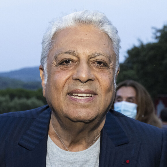 Exclusif - Enrico Macias - People assistent au spectacle de Gad Elmaleh le premier jour de l'ouverture du Festival de Ramatuelle le 31 juillet 2021. La soirée s'est ensuite terminée par un dîner dans un restaurant de la plage Tahiti. © Cyril Bruneau/Festival de Ramatuelle/Bestimage 