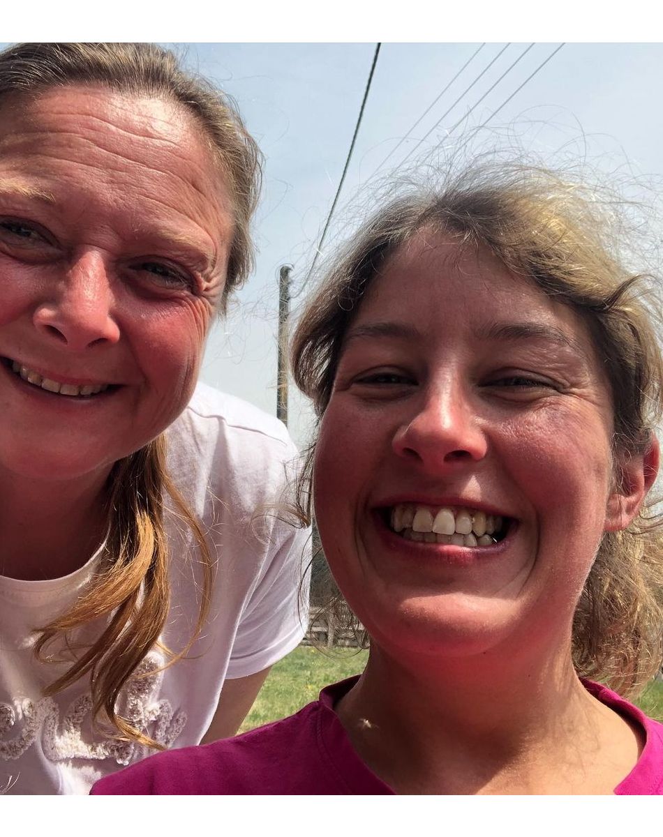 Cathy et Laura de "L'amour est dans le pré 2020" complices et souriantes sur Instagram