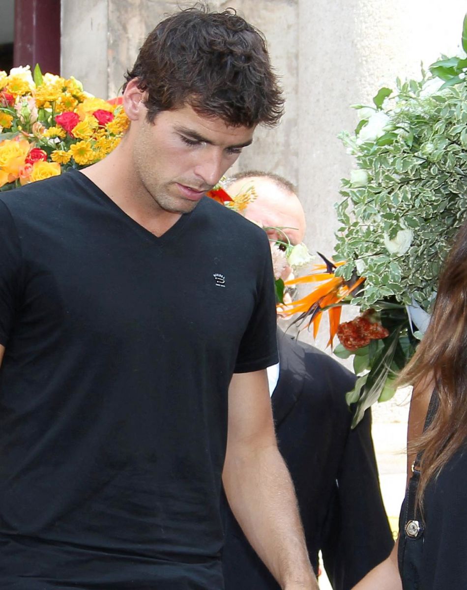 Yoann Gourcuff et sa femme Karine Ferri - A Cannes, les sportifs rendent un dernier hommage à Tiburce Garou le 10 juillet 2015.