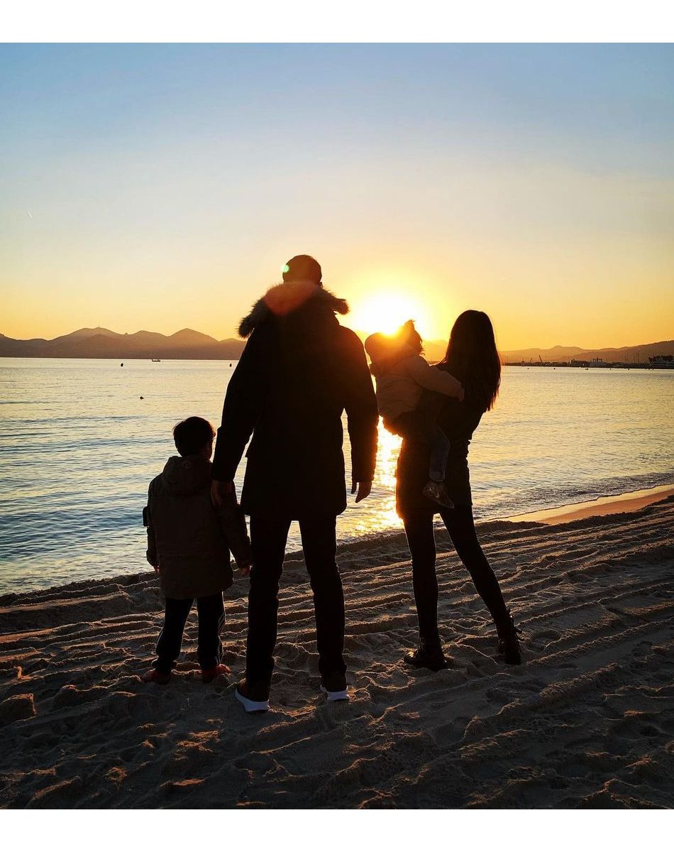 Karine Ferri avec sa famille, février 2020, Instagram.