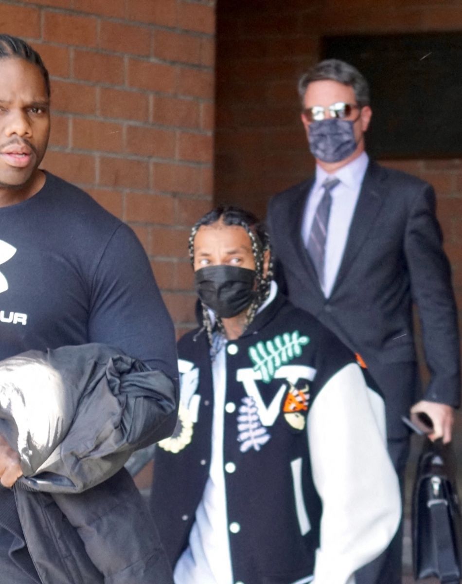 Tyga s'est rendu au service de police de Los Angeles (LAPD) - Il est accusé de violences conjugales par son ex compagne Camaryn Swanson. Camaryn a porté plainte contre lui pour violences conjugales et a posté des photos de ses blessures sur les médias sociaux.