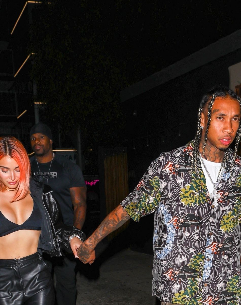 Exclusif - Tyga et sa compagne Camaryn Swanson (les cheveux orange) main dans la main à la sortie d'un dîner en amoureux au restaurant "The Nice Guy" à West Hollywood, Los Angeles, le 18 juillet 2021.