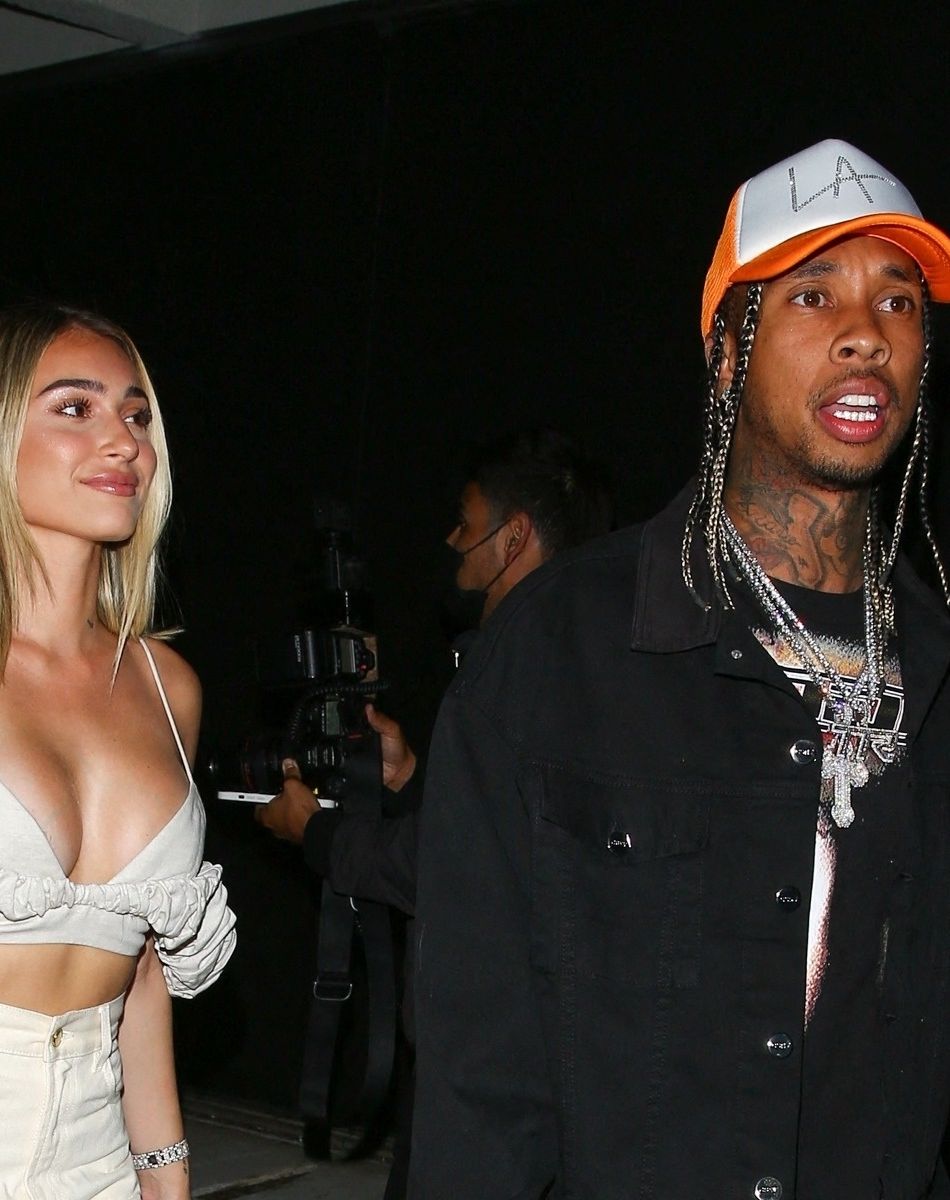 Tyga et sa compagne Camaryn Swanson quittent la soirée au restaurant "The Nice Guy" à Los Angeles, le 8 avril 2021. Le couple était arrivé en compagnie d'A. Rose et son compagnon A. Edwards.