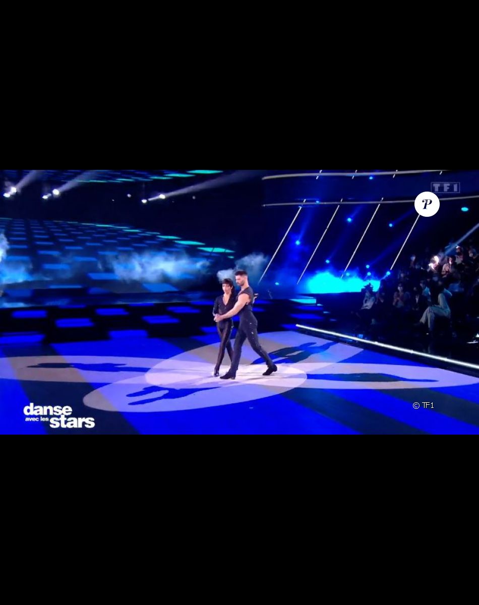 Bilal Hassani et Jordan Mouillerac lors du prime de "Danse avec les stars" du 8 octobre 2021