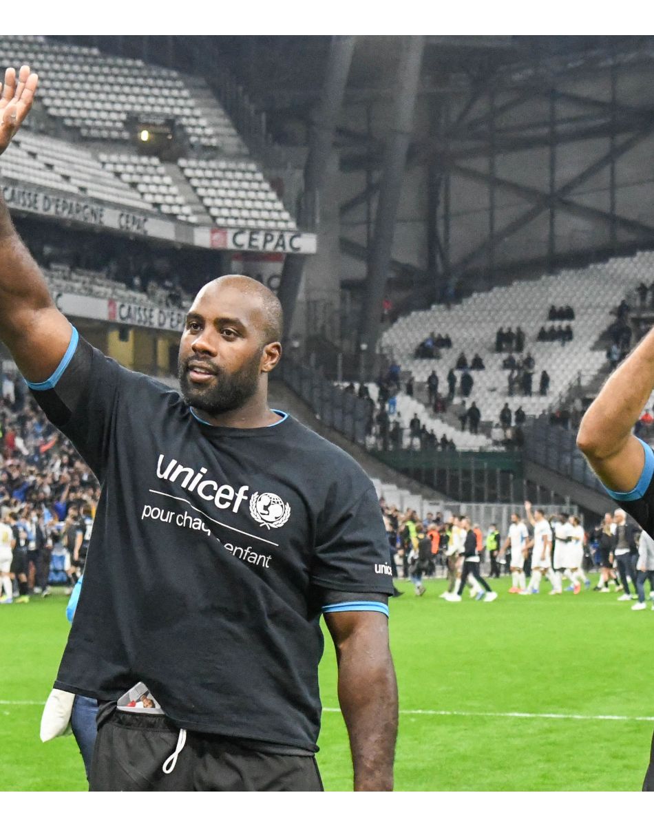 Teddy Riner, Tony Parker - Match des héros entre l'équipe OM Legends et l'équipe UNICEF au stade Orange Velodrome à Marseille le 13 octobre 2021. Soutenu par la Fondation D. Drogba, Orange et l'Olympique de Marseille, l'Unicef a organisé cette rencontre afin de financer un projet d'accès à l'éducation en Côte d'Ivoire. La Team OM de légende s'impose 7-4 au stade Vélodrome face à la Team Unicef. © Jean-René Santin/Bestimage