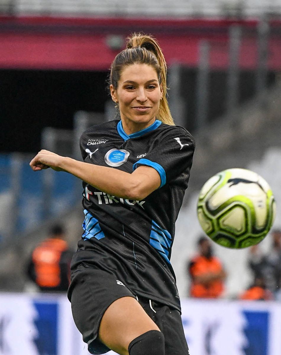 Laury Thilleman (Miss France 2011) - Match des héros entre l'équipe OM Legends et l'équipe UNICEF au stade Orange Velodrome à Marseille le 13 octobre 2021. Soutenu par la Fondation D. Drogba, Orange et l'Olympique de Marseille, l'Unicef a organisé cette rencontre afin de financer un projet d'accès à l'éducation en Côte d'Ivoire. La Team OM de légende s'impose 7-4 au stade Vélodrome face à la Team Unicef. © Jean-René Santin/Bestimage