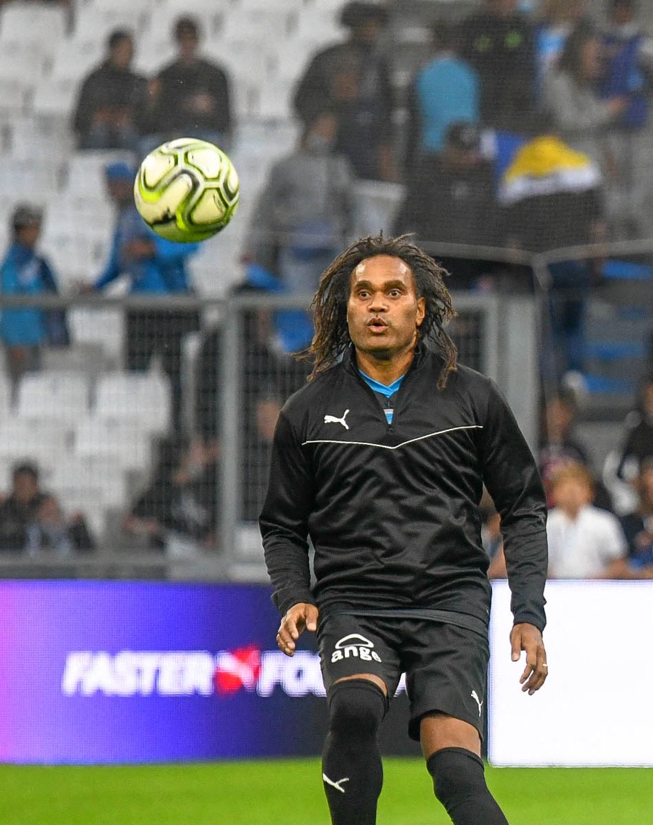 Christian Karembeu - Match des héros entre l'équipe OM Legends et l'équipe UNICEF au stade Orange Velodrome à Marseille le 13 octobre 2021. Soutenu par la Fondation D. Drogba, Orange et l'Olympique de Marseille, l'Unicef a organisé cette rencontre afin de financer un projet d'accès à l'éducation en Côte d'Ivoire. La Team OM de légende s'impose 7-4 au stade Vélodrome face à la Team Unicef. © Jean-René Santin/Bestimage