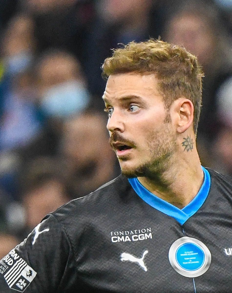 M. Pokora (Matt Pokora) - Match des héros entre l'équipe OM Legends et l'équipe UNICEF au stade Orange Velodrome à Marseille le 13 octobre 2021. Soutenu par la Fondation D. Drogba, Orange et l'Olympique de Marseille, l'Unicef a organisé cette rencontre afin de financer un projet d'accès à l'éducation en Côte d'Ivoire. La Team OM de légende s'impose 7-4 au stade Vélodrome face à la Team Unicef. © Jean-René Santin/Bestimage