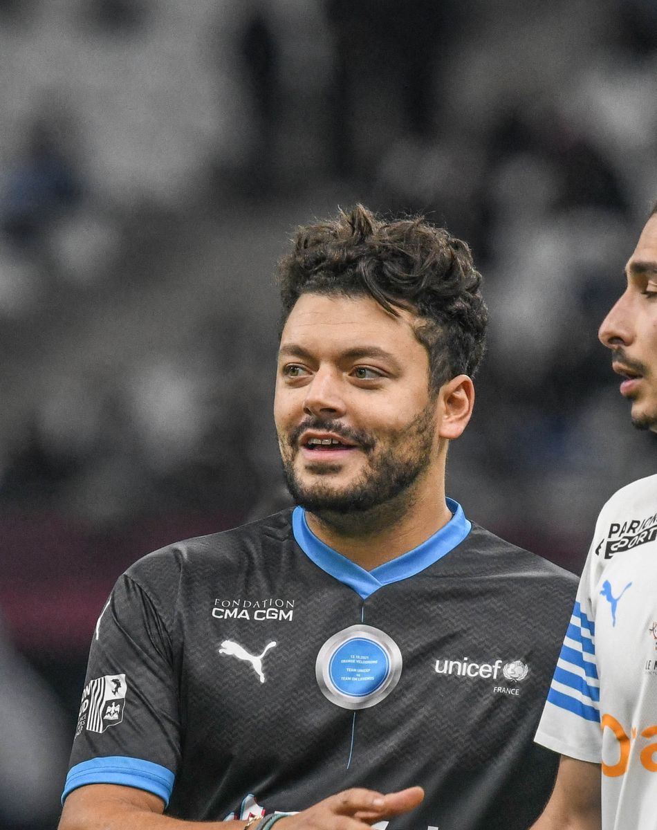 Kev Adams, Redouane Bougheraba - Match des héros entre l'équipe OM Legends et l'équipe UNICEF au stade Orange Velodrome à Marseille le 13 octobre 2021. Soutenu par la Fondation D. Drogba, Orange et l'Olympique de Marseille, l'Unicef a organisé cette rencontre afin de financer un projet d'accès à l'éducation en Côte d'Ivoire. La Team OM de légende s'impose 7-4 au stade Vélodrome face à la Team Unicef. © Jean-René Santin/Bestimage