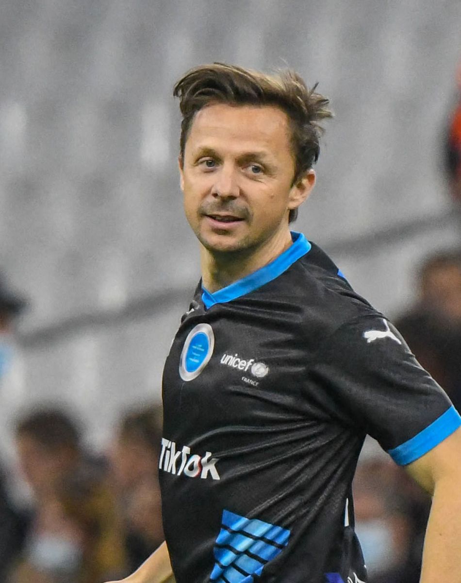 Martin Solveig - Match des héros entre l'équipe OM Legends et l'équipe UNICEF au stade Orange Velodrome à Marseille le 13 octobre 2021. Soutenu par la Fondation D. Drogba, Orange et l'Olympique de Marseille, l'Unicef a organisé cette rencontre afin de financer un projet d'accès à l'éducation en Côte d'Ivoire. La Team OM de légende s'impose 7-4 au stade Vélodrome face à la Team Unicef. © Jean-René Santin/Bestimage