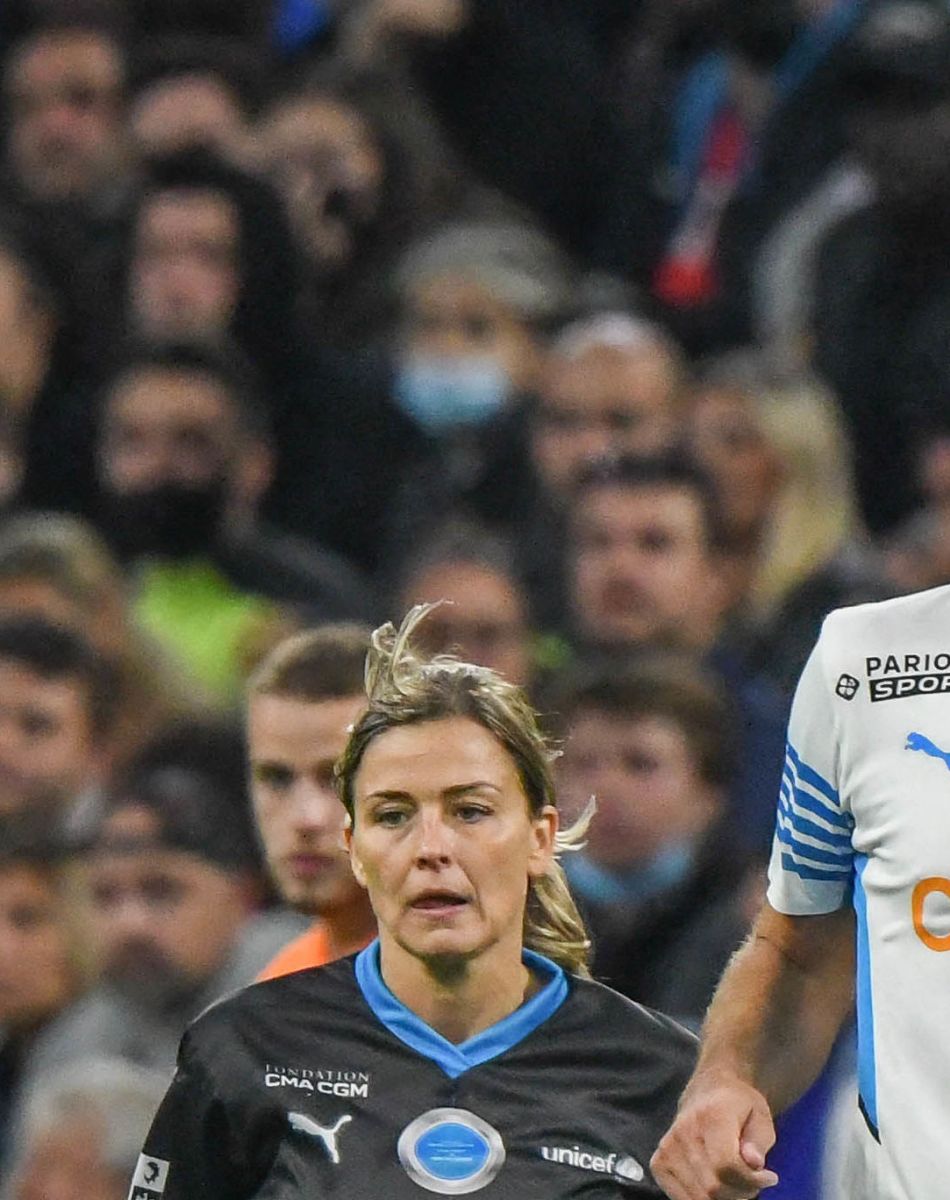 Laure Boulleau, Benoît Paire - Match des héros entre l'équipe OM Legends et l'équipe UNICEF au stade Orange Velodrome à Marseille le 13 octobre 2021. Soutenu par la Fondation D. Drogba, Orange et l'Olympique de Marseille, l'Unicef a organisé cette rencontre afin de financer un projet d'accès à l'éducation en Côte d'Ivoire. La Team OM de légende s'impose 7-4 au stade Vélodrome face à la Team Unicef. © Jean-René Santin/Bestimage