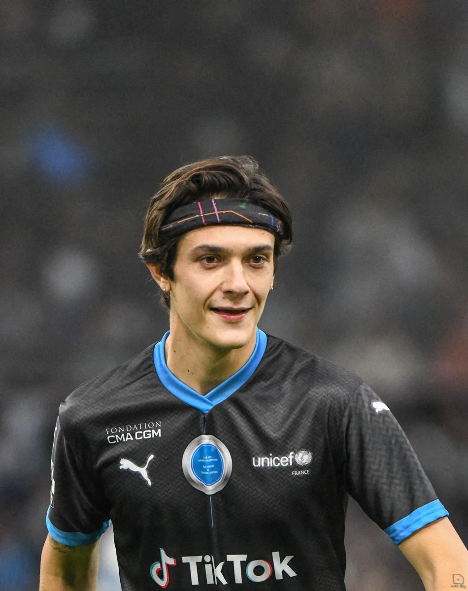 Kungs - Match des héros entre l'équipe OM Legends et l'équipe UNICEF au stade Orange Velodrome à Marseille le 13 octobre 2021. Soutenu par la Fondation D. Drogba, Orange et l'Olympique de Marseille, l'Unicef a organisé cette rencontre afin de financer un projet d'accès à l'éducation en Côte d'Ivoire. La Team OM de légende s'impose 7-4 au stade Vélodrome face à la Team Unicef. © Jean-René Santin/Bestimage