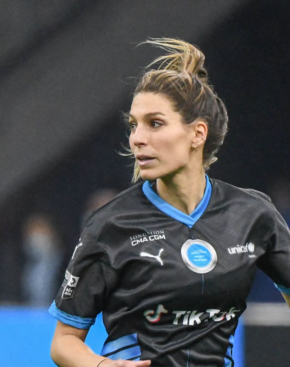 Laury Thilleman (Miss France 2011) - Match des héros entre l'équipe OM Legends et l'équipe UNICEF au stade Orange Velodrome à Marseille le 13 octobre 2021. Soutenu par la Fondation D. Drogba, Orange et l'Olympique de Marseille, l'Unicef a organisé cette rencontre afin de financer un projet d'accès à l'éducation en Côte d'Ivoire. La Team OM de légende s'impose 7-4 au stade Vélodrome face à la Team Unicef. © Jean-René Santin/Bestimage