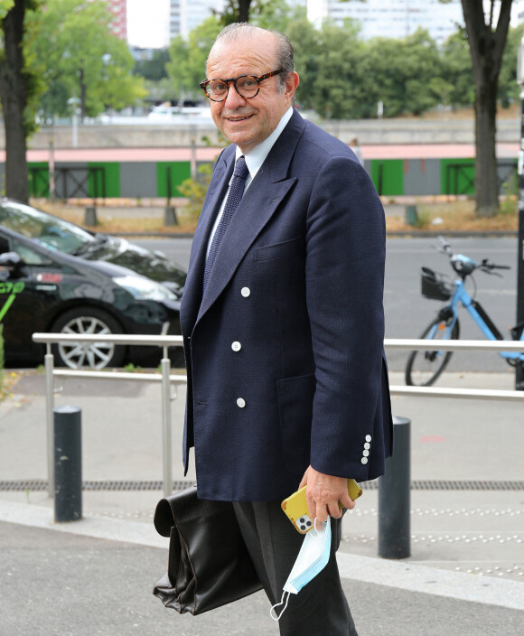 Exclusif - L'avocat Hervé Témime arrive à la radio France Inter à Paris le 1er juillet 2020. © Panoramic / Bestimage
