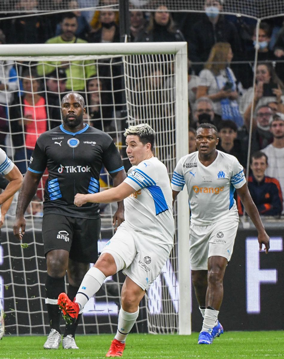Teddy Riner, Samir Nasri et Marcel Desailly - Match des héros entre l'équipe OM Legends et l'équipe UNICEF au stade Orange Velodrome à Marseille le 13 octobre 2021. Soutenu par la Fondation D. Drogba, Orange et l'Olympique de Marseille, l'Unicef a organisé cette rencontre afin de financer un projet d'accès à l'éducation en Côte d'Ivoire. La Team OM de légende s'impose 7-4 au stade Vélodrome face à la Team Unicef. © Jean-René Santin/Bestimage