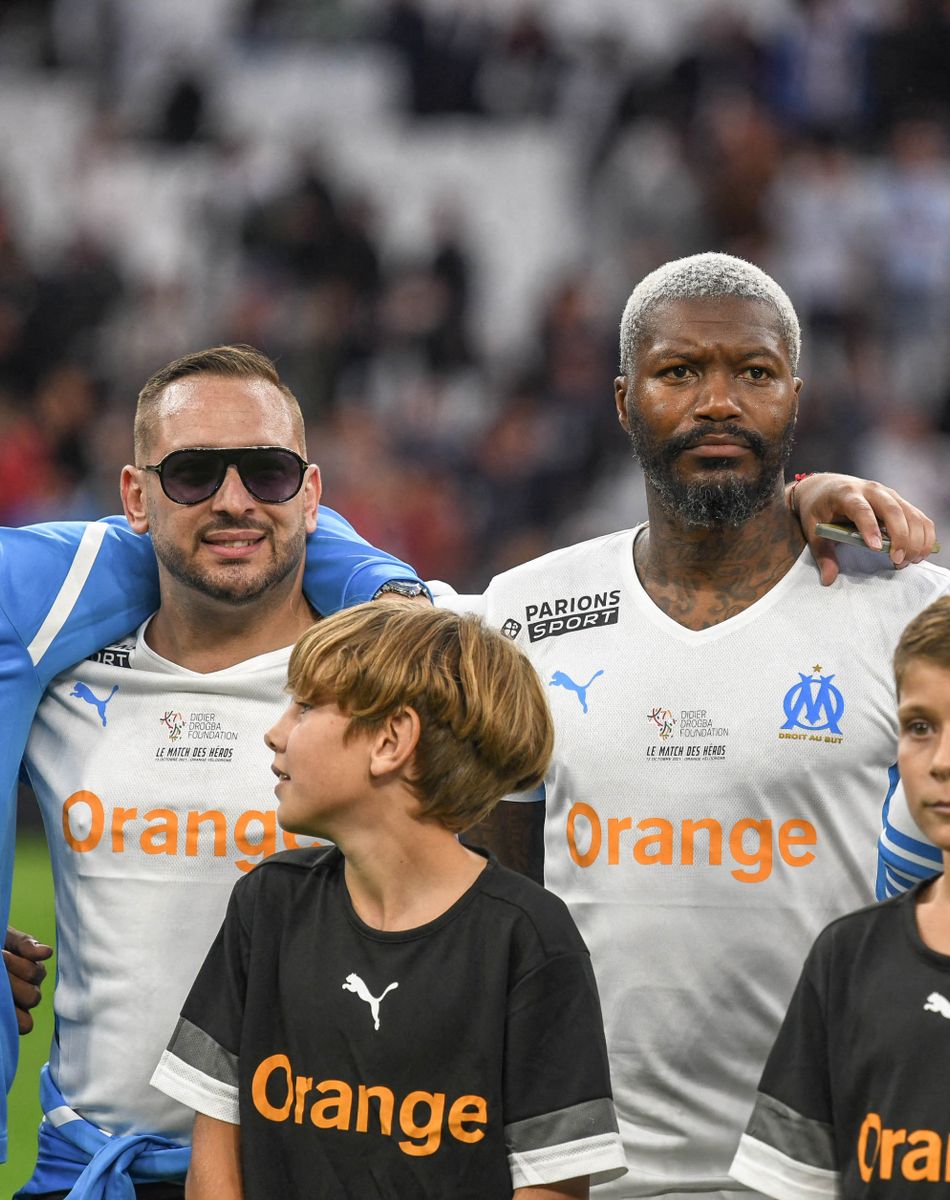 Jean-pierre Papin, guest, Djibril Cissé, Samir Nasri - Match des héros entre l'équipe OM Legends et l'équipe UNICEF au stade Orange Velodrome à Marseille le 13 octobre 2021. Soutenu par la Fondation D. Drogba, Orange et l'Olympique de Marseille, l'Unicef a organisé cette rencontre afin de financer un projet d'accès à l'éducation en Côte d'Ivoire. La Team OM de légende s'impose 7-4 au stade Vélodrome face à la Team Unicef. © Jean-René Santin/Bestimage