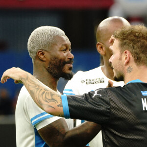 Djibril Cissé (OM Legends) - M. Pokora (Matt Pokora) (UNICEF) - Eric Abidal (UNICEF) - Match des héros entre l'équipe OM Legends et l'équipe UNICEF au stade Orange Velodrome à Marseille le 13 octobre 2021. Soutenu par la Fondation D. Drogba, Orange et l'Olympique de Marseille, l'Unicef a organisé cette rencontre afin de financer un projet d'accès à l'éducation en Côte d'Ivoire. La Team OM de légende s'impose 7-4 au stade Vélodrome face à la Team Unicef. © Norbert Scanella/Panoramic /Bestimage