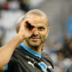 Tony Parker (UNICEF) - Match des héros entre l'équipe OM Legends et l'équipe UNICEF au stade Orange Velodrome à Marseille le 13 octobre 2021. Soutenu par la Fondation D. Drogba, Orange et l'Olympique de Marseille, l'Unicef a organisé cette rencontre afin de financer un projet d'accès à l'éducation en Côte d'Ivoire. La Team OM de légende s'impose 7-4 au stade Vélodrome face à la Team Unicef. © Norbert Scanella/Panoramic /Bestimage