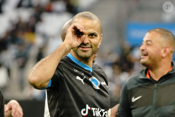 Tony Parker (UNICEF) - Match des héros entre l'équipe OM Legends et l'équipe UNICEF au stade Orange Velodrome à Marseille le 13 octobre 2021. Soutenu par la Fondation D. Drogba, Orange et l'Olympique de Marseille, l'Unicef a organisé cette rencontre afin de financer un projet d'accès à l'éducation en Côte d'Ivoire. La Team OM de légende s'impose 7-4 au stade Vélodrome face à la Team Unicef. © Norbert Scanella/Panoramic /Bestimage