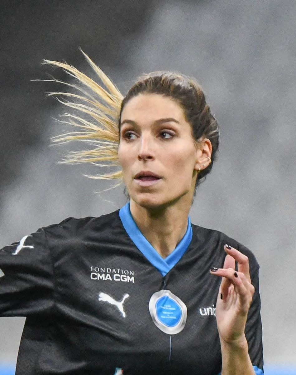 Laury Thilleman (Miss France 2011) - Match des héros entre l'équipe OM Legends et l'équipe UNICEF au stade Orange Velodrome à Marseille le 13 octobre 2021. Soutenu par la Fondation D. Drogba, Orange et l'Olympique de Marseille, l'Unicef a organisé cette rencontre afin de financer un projet d'accès à l'éducation en Côte d'Ivoire. La Team OM de légende s'impose 7-4 au stade Vélodrome face à la Team Unicef. © Jean-René Santin/Bestimage