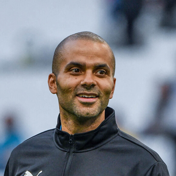 Tony Parker - Match des héros entre l'équipe OM Legends et l'équipe UNICEF au stade Orange Velodrome à Marseille le 13 octobre 2021. Soutenu par la Fondation D. Drogba, Orange et l'Olympique de Marseille, l'Unicef a organisé cette rencontre afin de financer un projet d'accès à l'éducation en Côte d'Ivoire. La Team OM de légende s'impose 7-4 au stade Vélodrome face à la Team Unicef. © Jean-René Santin/Bestimage