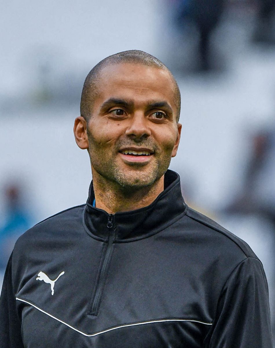 Tony Parker - Match des héros entre l'équipe OM Legends et l'équipe UNICEF au stade Orange Velodrome à Marseille le 13 octobre 2021. Soutenu par la Fondation D. Drogba, Orange et l'Olympique de Marseille, l'Unicef a organisé cette rencontre afin de financer un projet d'accès à l'éducation en Côte d'Ivoire. La Team OM de légende s'impose 7-4 au stade Vélodrome face à la Team Unicef. © Jean-René Santin/Bestimage