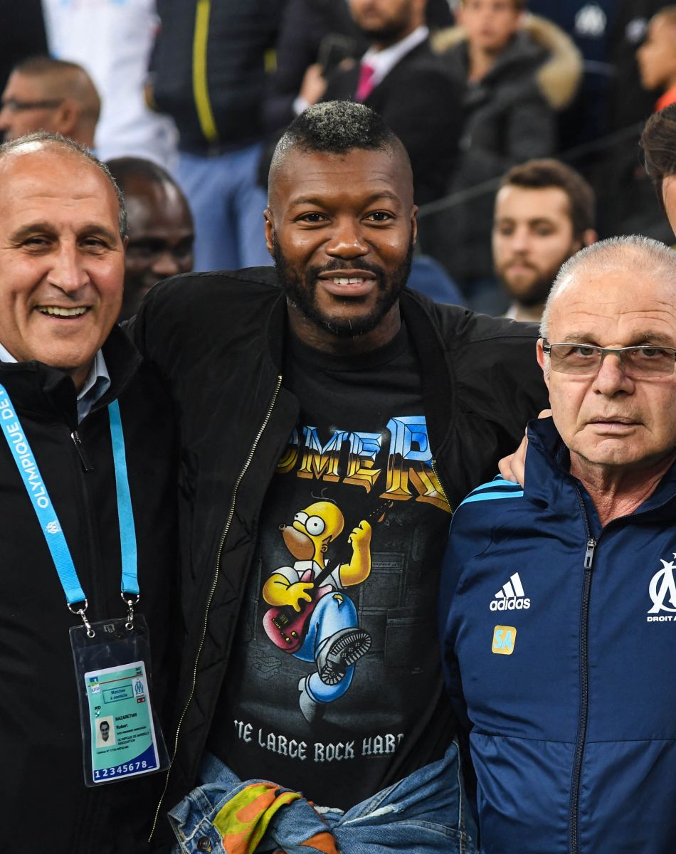 Robert Mazaretian, Djibril Cissé, guest et Lorik Cana - Célébrités assistent au clasico, match de ligue 1 entre Paris Saint-Germain (PSG) et l'Olympique de Marseille (OM) au stade Vélodrome à Marseille, France, le 22 octobre 2017. L'OM et le PSG ont fait match nul 2-2. © Lionel Urman/Bestimage