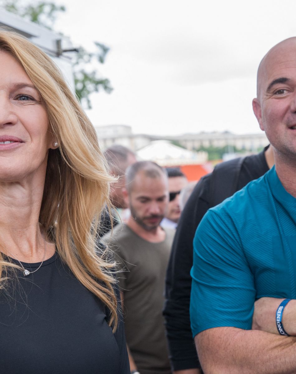 Steffi Graf et son mari André Agassi - Tournoi des "Longines Future Tennis Aces" sur le court en terre battue installé sous la Tour Eiffel dans le cadre de l'opération "Roland-Garros dans la Ville" à Paris, le 2 juin 2018. S. Graf et A. Agassi ont disputé un match avec les vainqueurs de cette compétition. © Jacovides/Moreau/Bestimage