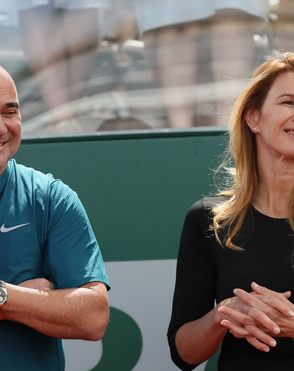 Steffi Graf et son mari André Agassi - Tournoi des "Longines Future Tennis Aces" sur le court en terre battue installé sous la Tour Eiffel dans le cadre de l'opération "Roland-Garros dans la Ville" à Paris, le 2 juin 2018. S. Graf et A. Agassi ont disputé un match avec les vainqueurs de cette compétition. © Jacovides/Moreau/Bestimage