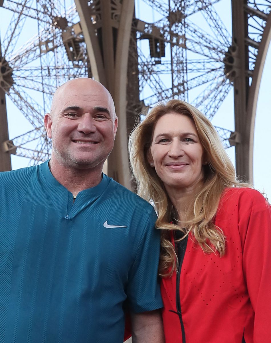 Steffi Graf et son mari André Agassi - Tournoi des "Longines Future Tennis Aces" sur le court en terre battue installé sous la Tour Eiffel. © Jacovides/Moreau/Bestimage