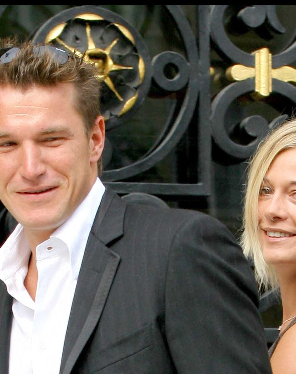 Benjamin Castaldi et Flavie Flament au mariage de Mimie Mathy en la mairie de Neuilly Sur Seine. © Guillaume Gaffiot / Bestimage