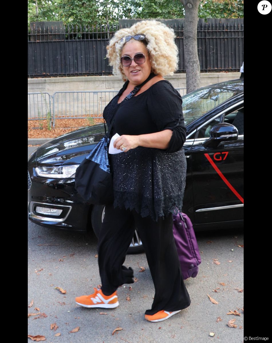 Marianne James - Sortie des people de l'enregistrement de l'émission "Vivement Dimanche" à Paris le 19 septembre 2018.