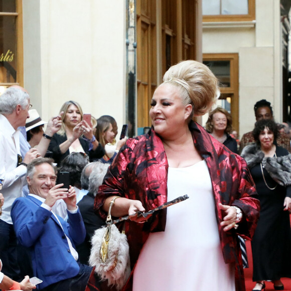 Marianne James - Défilé "Over Fifty... et alors !" à la galerie Vivienne à Paris le 17 Juin 2019. C'est sous les ors de la galerie Vivienne que la styliste Nathalie Garçon, initiatrice de l'association "Over fifty...et alors", a organisé un défilé de mode afin de faire évoluer la visibilité et le regard porté sur les femmes de plus de cinquante ans. © Dominique Jacovides/Bestimage